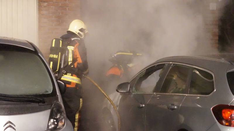 Autobrand slaat over naar garage
