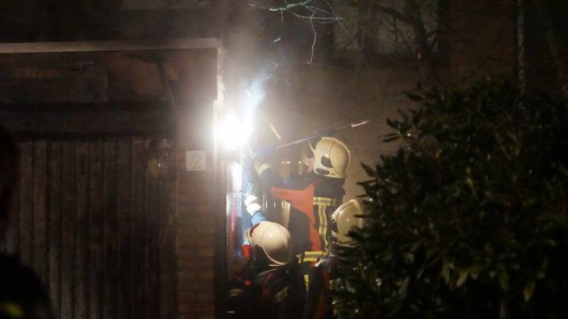 Autobrand slaat over naar garage