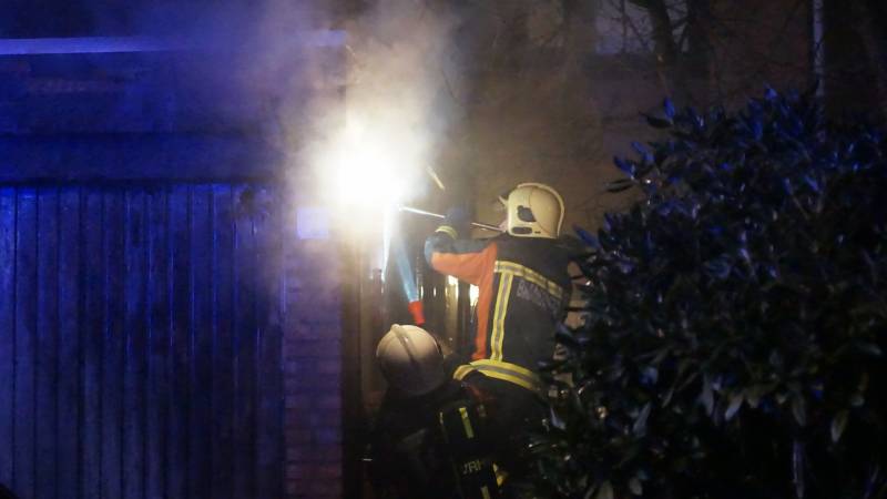 Autobrand slaat over naar garage