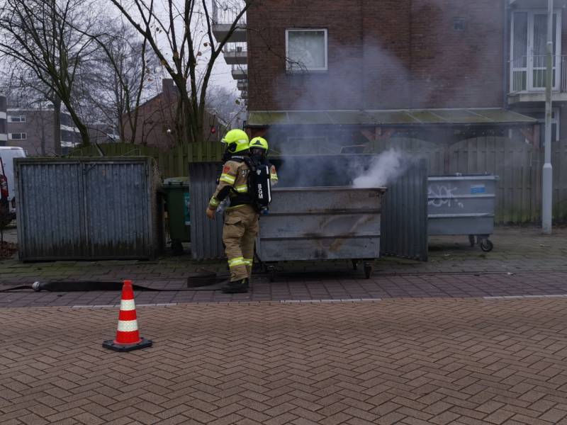 Brand in vuilcontainer geblust