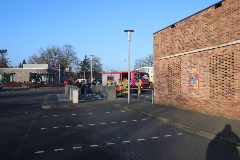 Brandje naast afvalcontainers