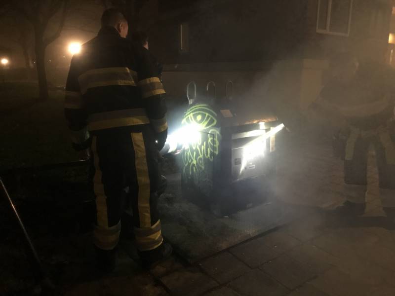 Brand in papiercontainer door vuurwerk
