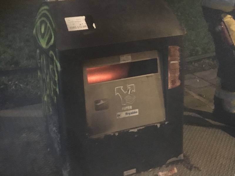 Brand in papiercontainer door vuurwerk