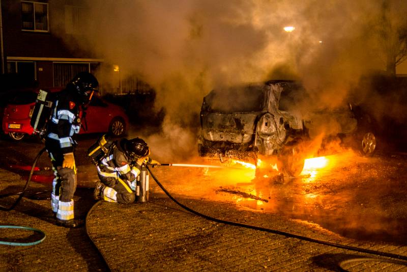Auto verwoest na brandstichting