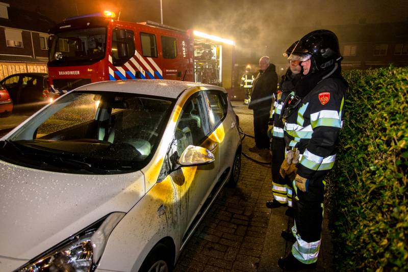 Auto verwoest na brandstichting