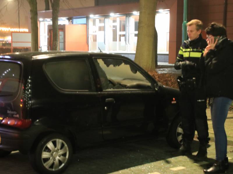 Auto in brand gestoken