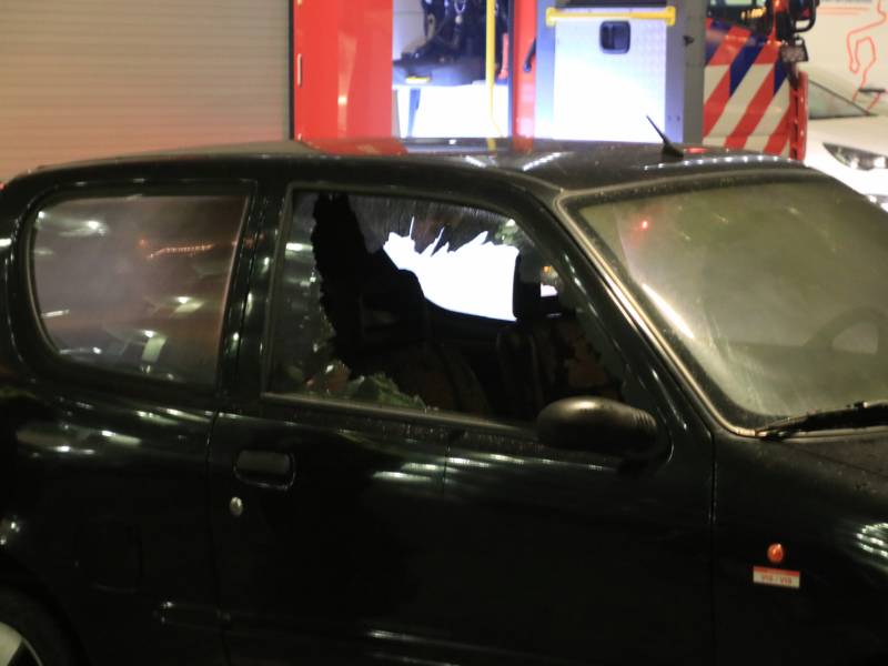 Auto in brand gestoken