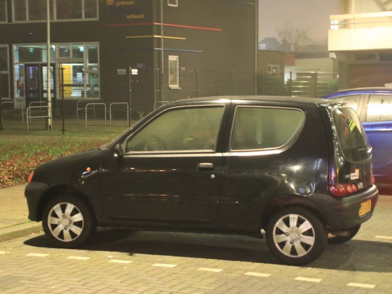 Auto in brand gestoken