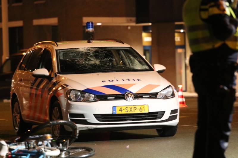 Fietsers aangereden door politieauto