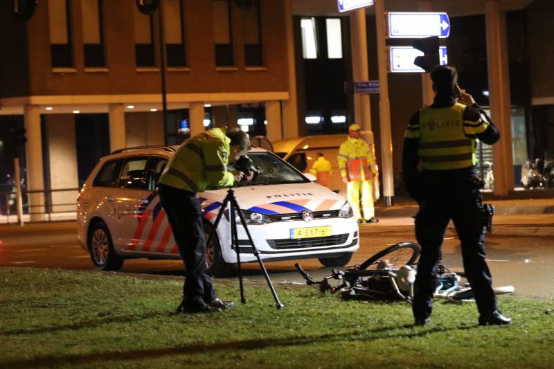 Fietsers aangereden door politieauto
