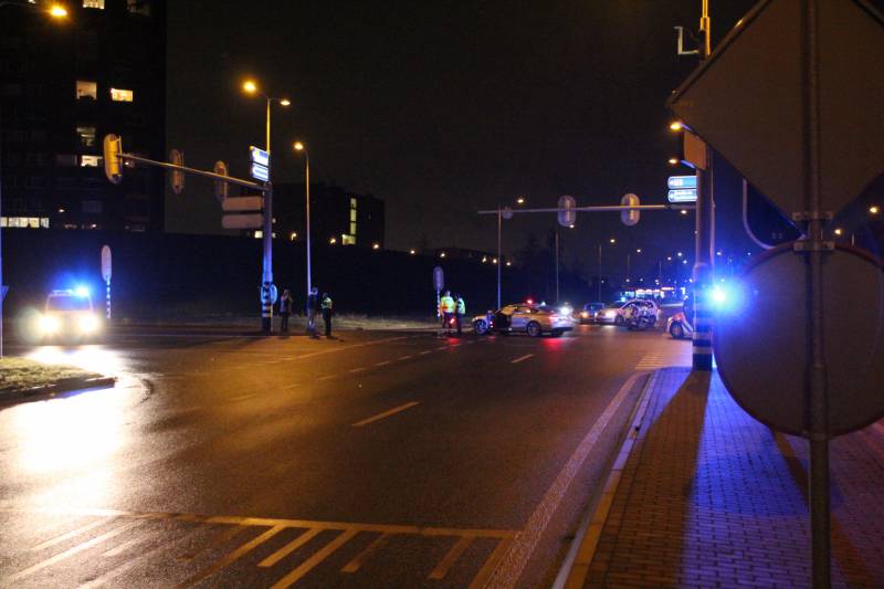 Meerdere voertuigen botsen voor oprit snelweg