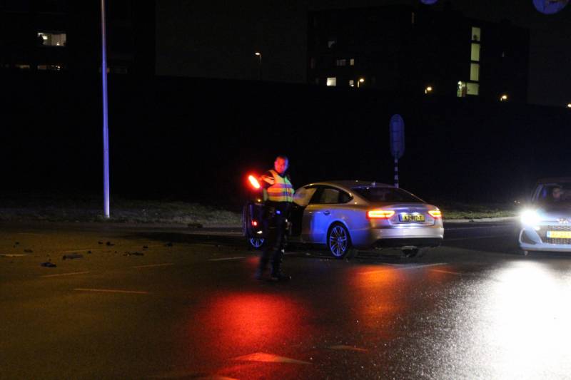 Meerdere voertuigen botsen voor oprit snelweg