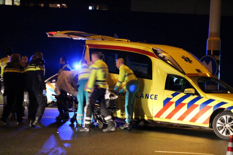 Meerdere voertuigen botsen voor oprit snelweg