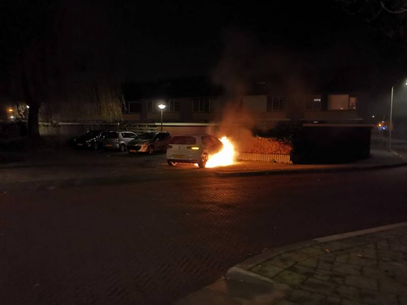 Auto verwoest door brand