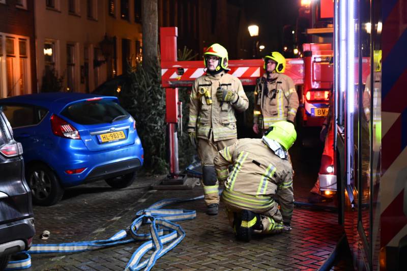 Grote brand historisch pand, brand moeilijk te bestrijden