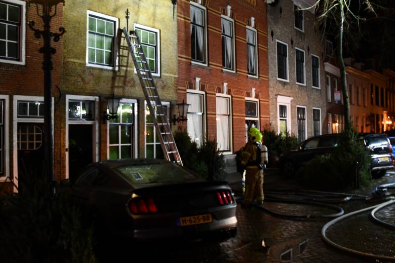Grote brand historisch pand, brand moeilijk te bestrijden