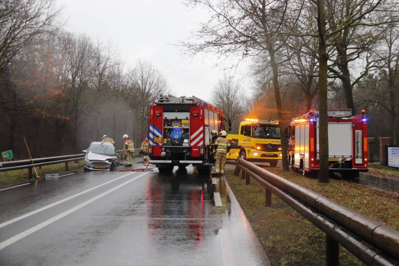 Twee auto's total loss na frontale botsing