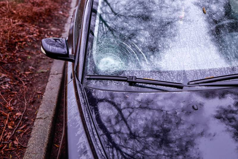 Overstekende voetganger aangereden door auto