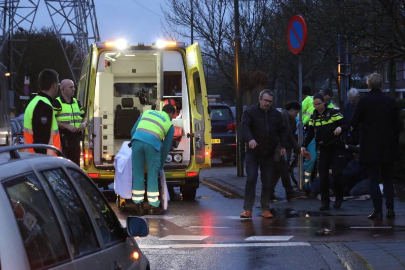 Fietser gewond na aanrijding met auto op oversteekpunt