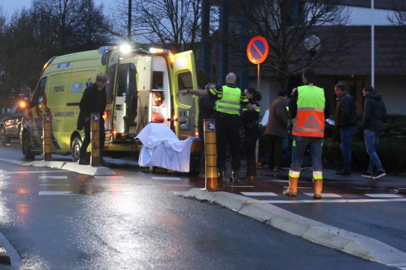 Fietser gewond na aanrijding met auto op oversteekpunt