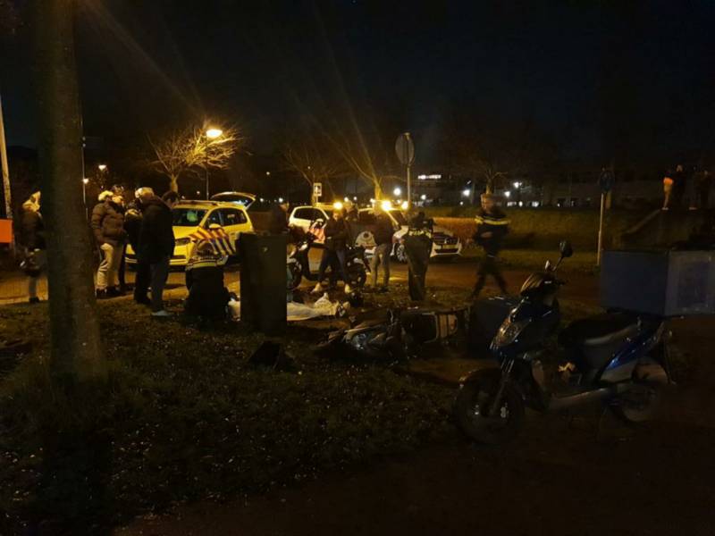 Botsing tussen twee bezorgscooters