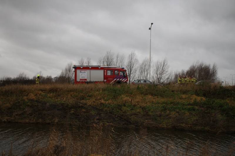 Opnieuw auto in de sloot op afrit