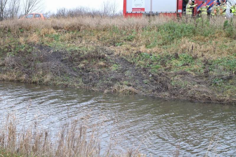 Opnieuw auto in de sloot op afrit