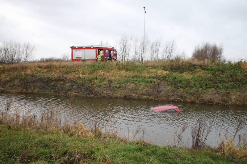 Opnieuw auto in de sloot op afrit