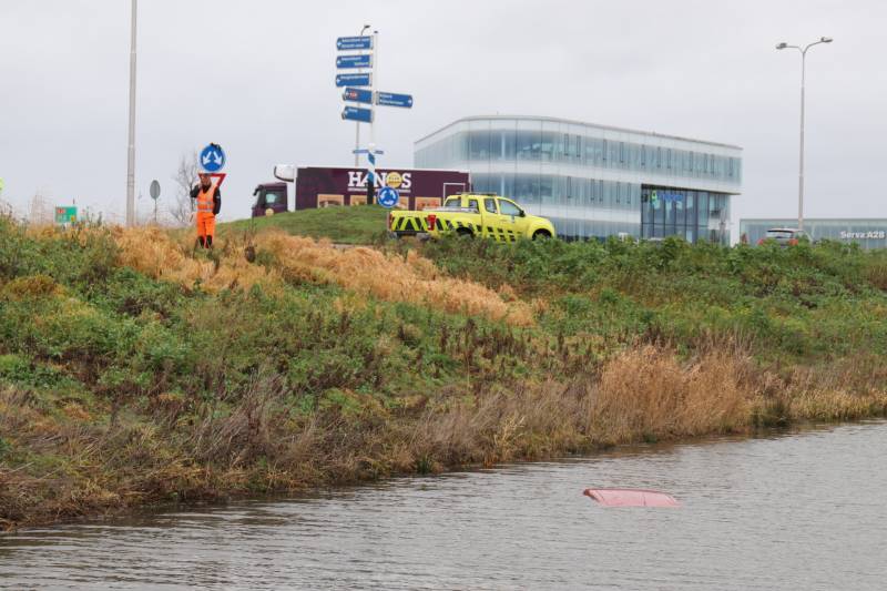 Opnieuw auto in de sloot op afrit