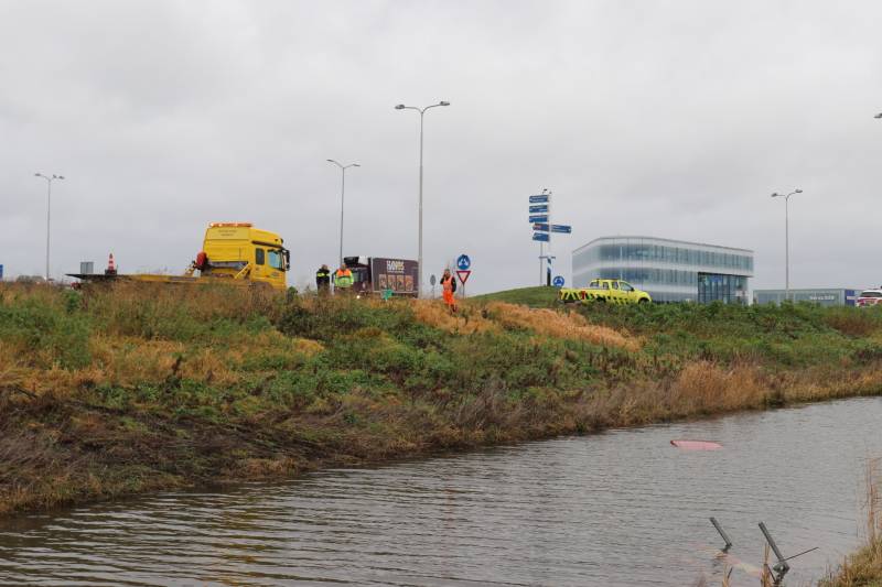 Opnieuw auto in de sloot op afrit
