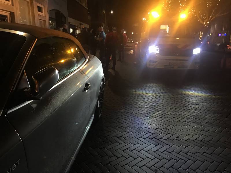 Maaltijdbezorger botst op auto