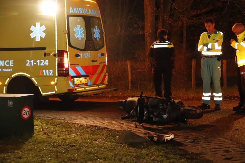 Scooterrijder aangereden door personenauto