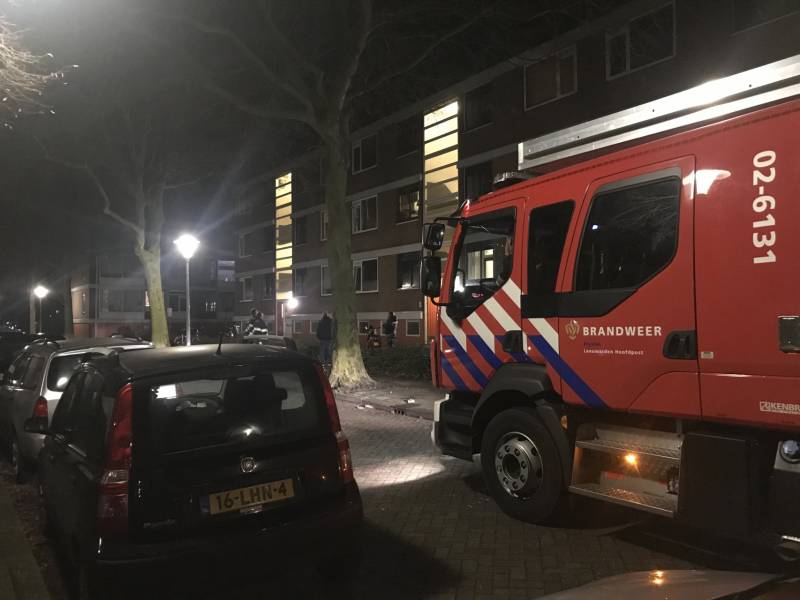 Brandweer verricht metingen na gaslucht