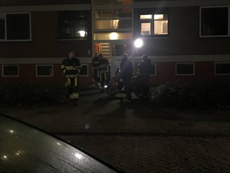 Brandweer verricht metingen na gaslucht