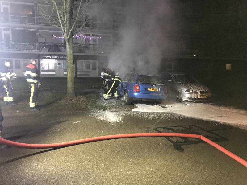 Brand in geparkeerde auto