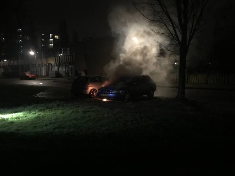 Brand in geparkeerde auto