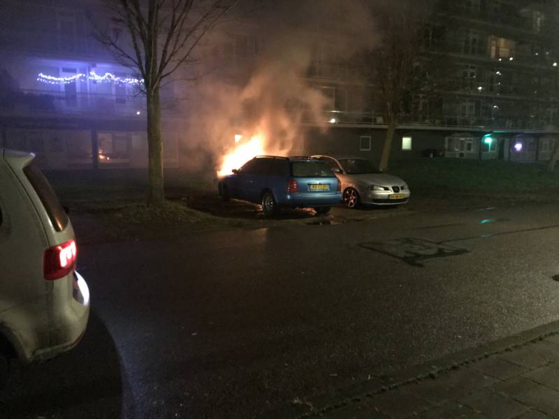 Brand in geparkeerde auto