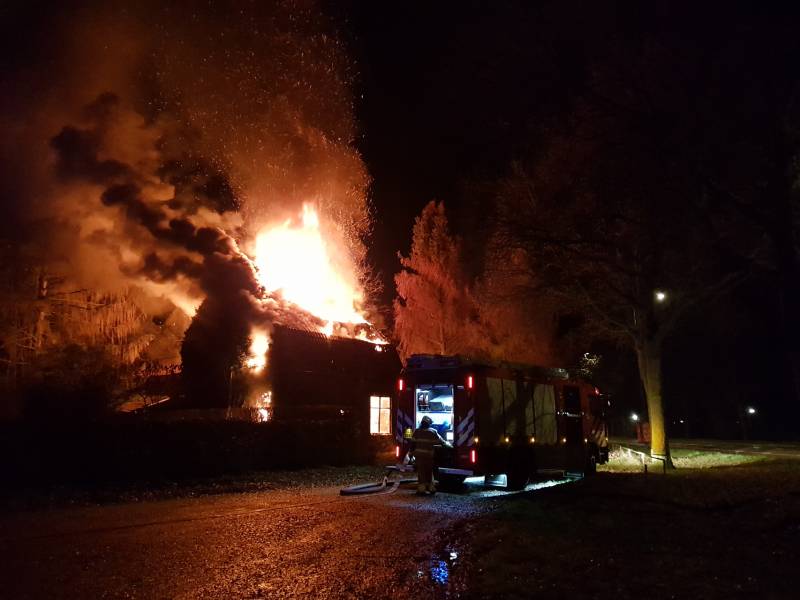 Leegstaande woning verwoest door brand