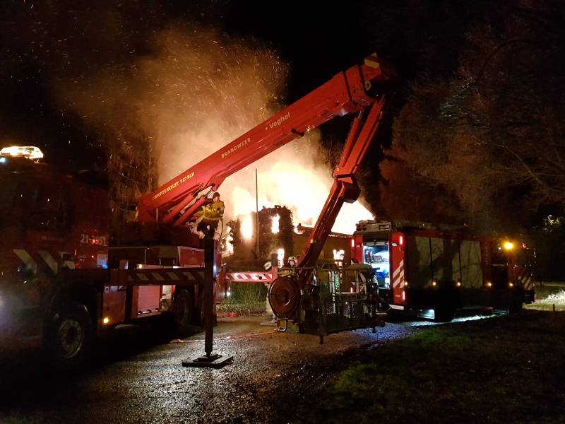 Leegstaande woning verwoest door brand