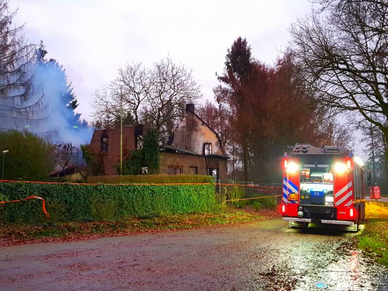 Leegstaande woning verwoest door brand