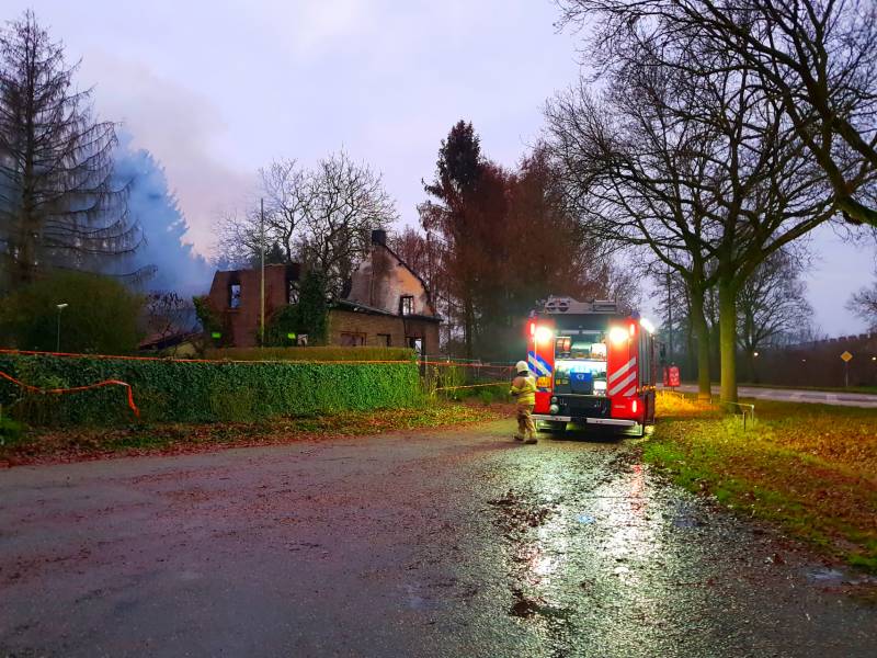 Leegstaande woning verwoest door brand