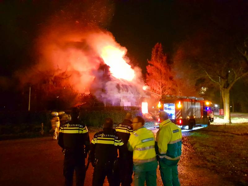 Leegstaande woning verwoest door brand