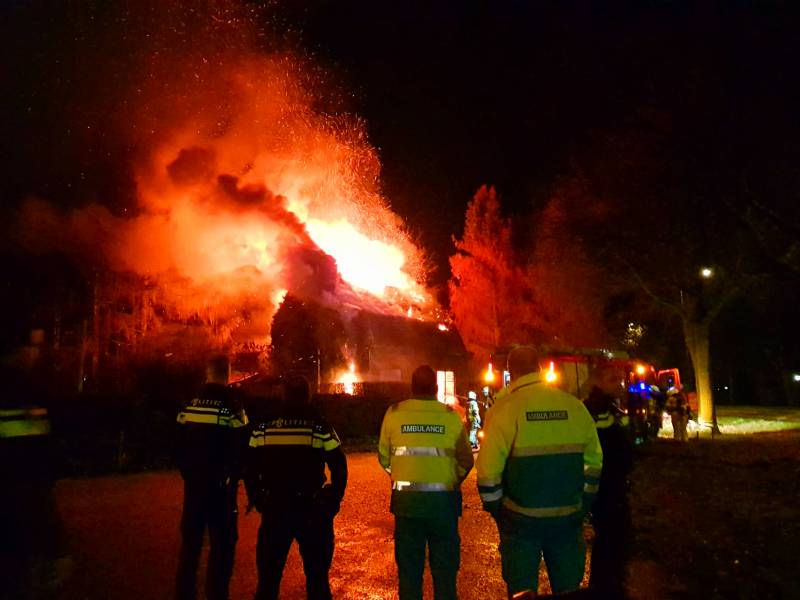 Leegstaande woning verwoest door brand