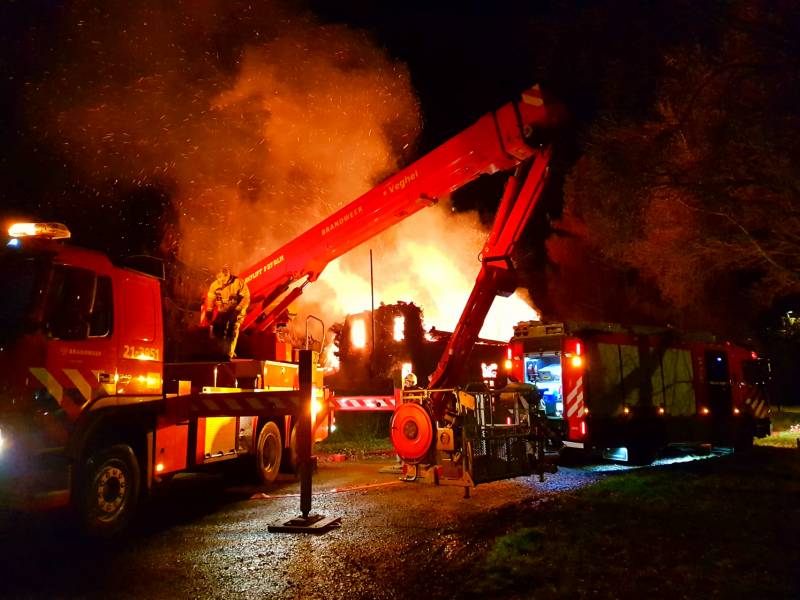 Leegstaande woning verwoest door brand