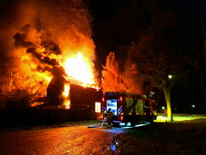 Leegstaande woning verwoest door brand