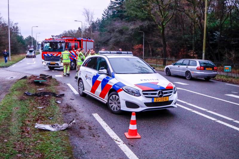 Auto gelanceerd na aanrijding met betonblok