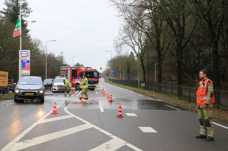 Auto gelanceerd na aanrijding met betonblok