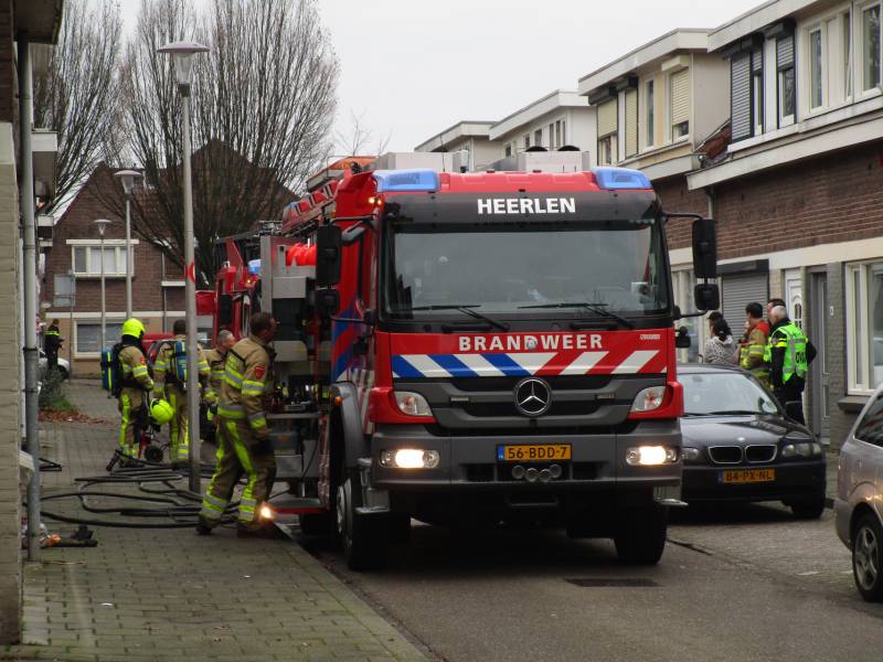Brandweer blust brandende oven