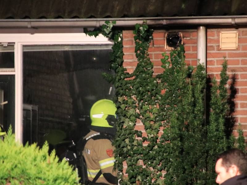Gewonde en veel rook bij brand in woning