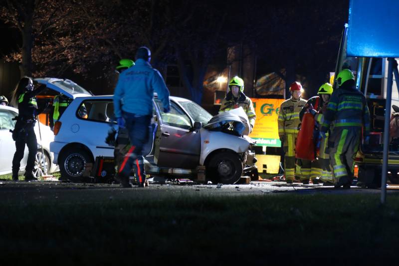 Frontale aanrijding met beknelling